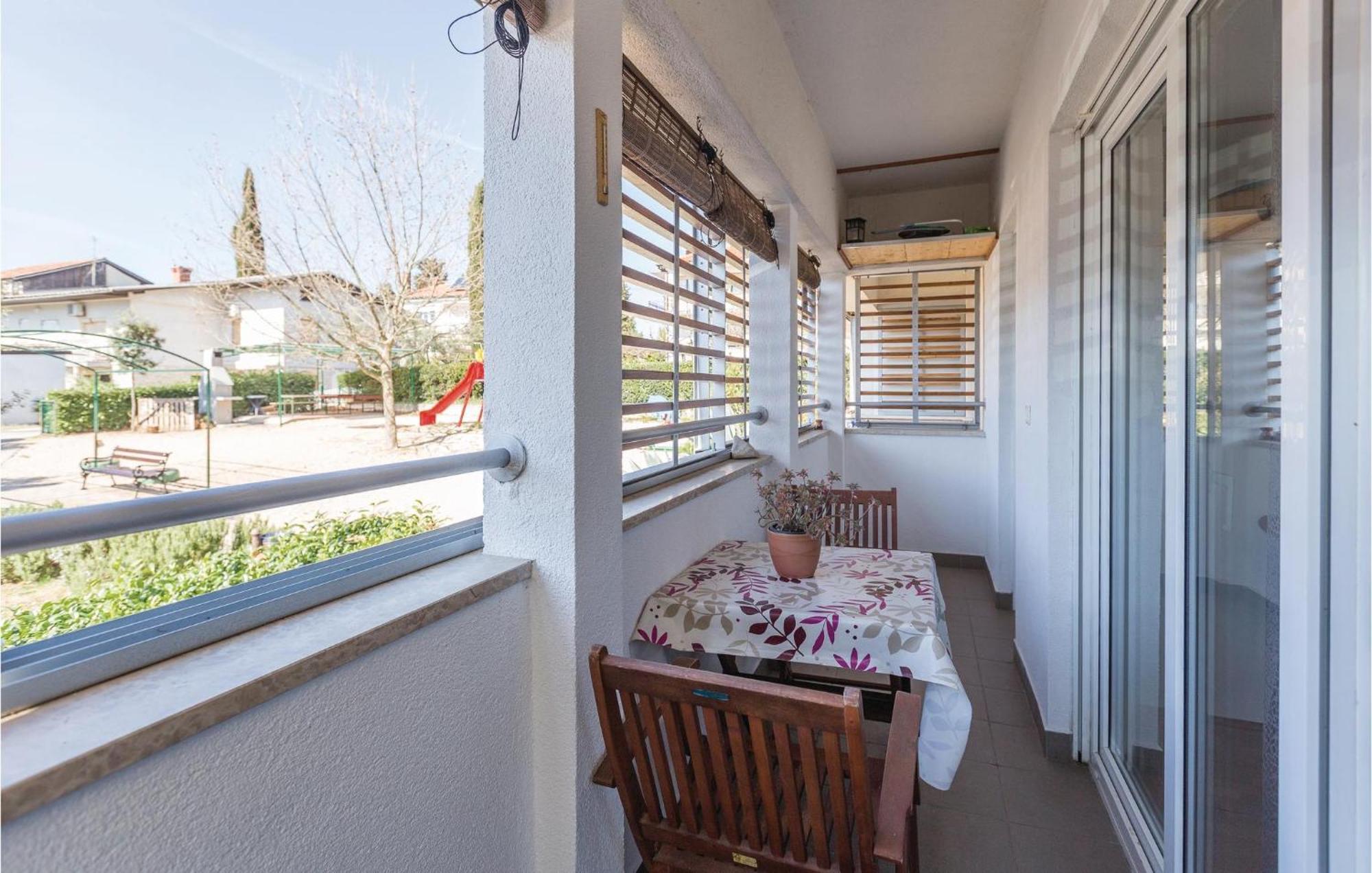 Lovely Apartment In Umag With Kitchen Exterior foto
